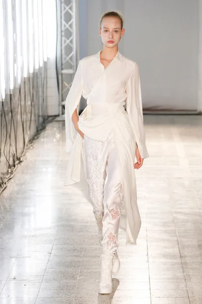Look 17